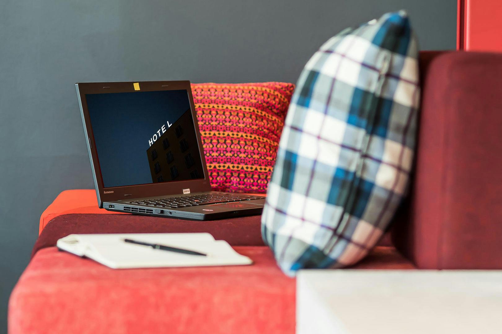Ist Hotel eine gute Alternative zum Homeoffice Design Offices Laptop 